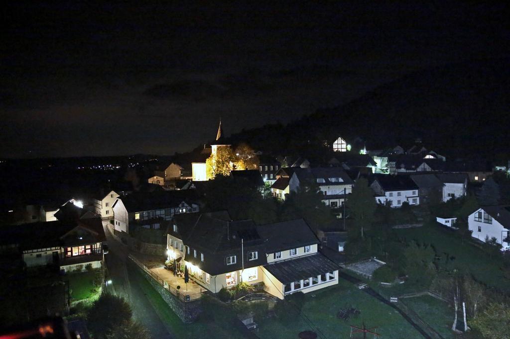 Gasthaus Zur Burgschaenke Aremberg Buitenkant foto